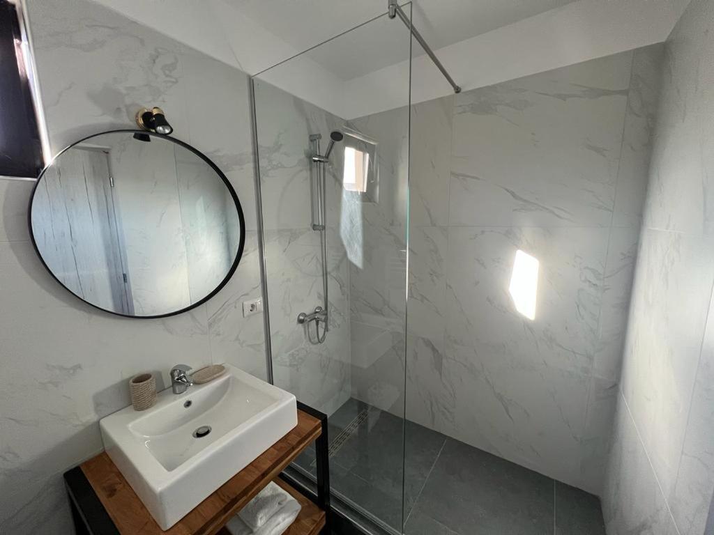 Vily Luxury Rooms Focsani Luaran gambar