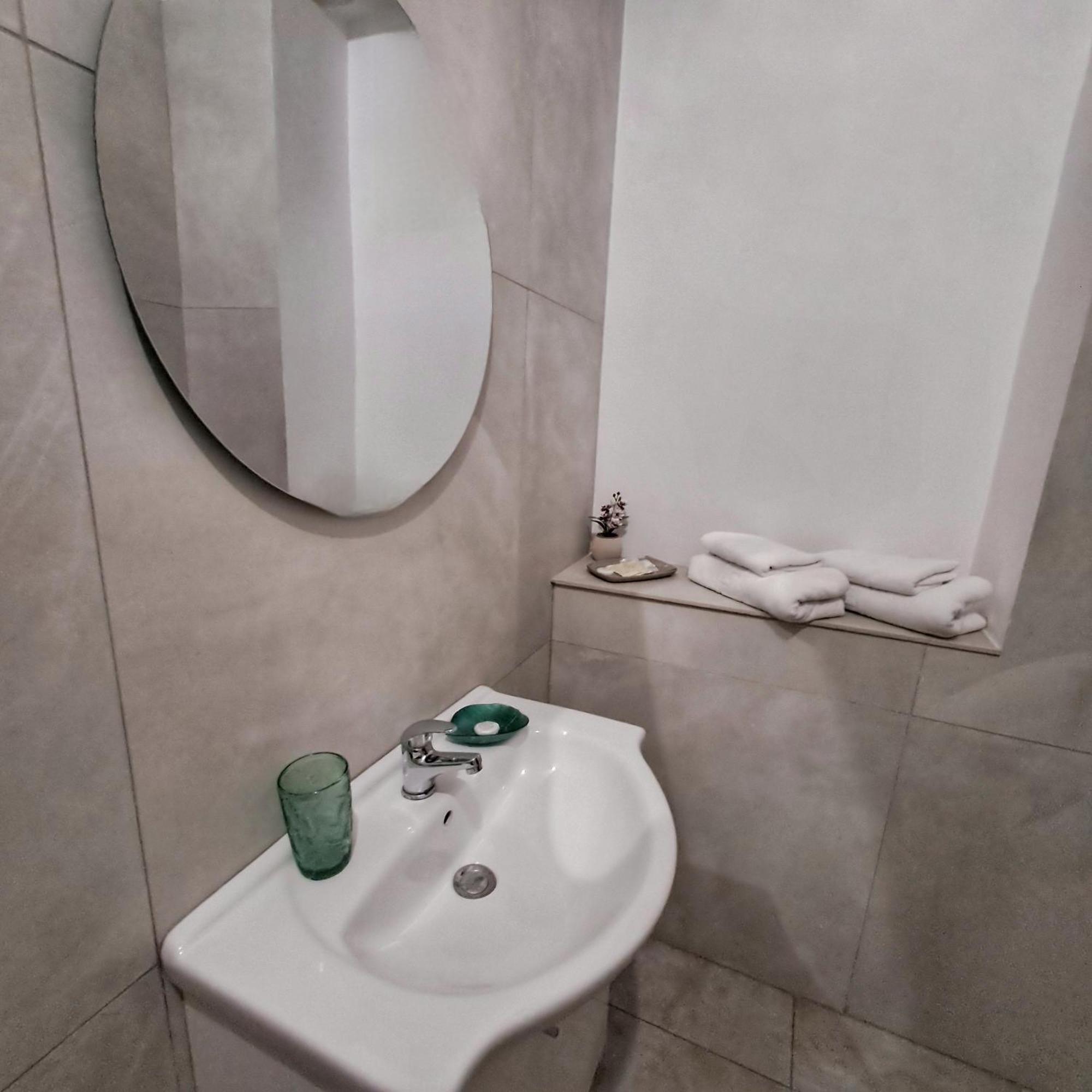 Vily Luxury Rooms Focsani Luaran gambar