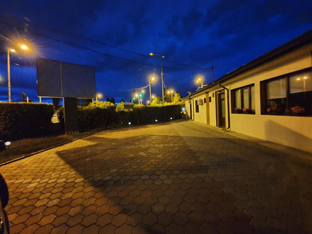 Vily Luxury Rooms Focsani Luaran gambar